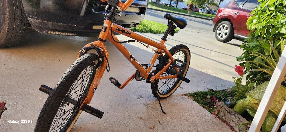 Mongoose Mng Vtr BMX Bike