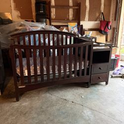 Crib With Changing Table 