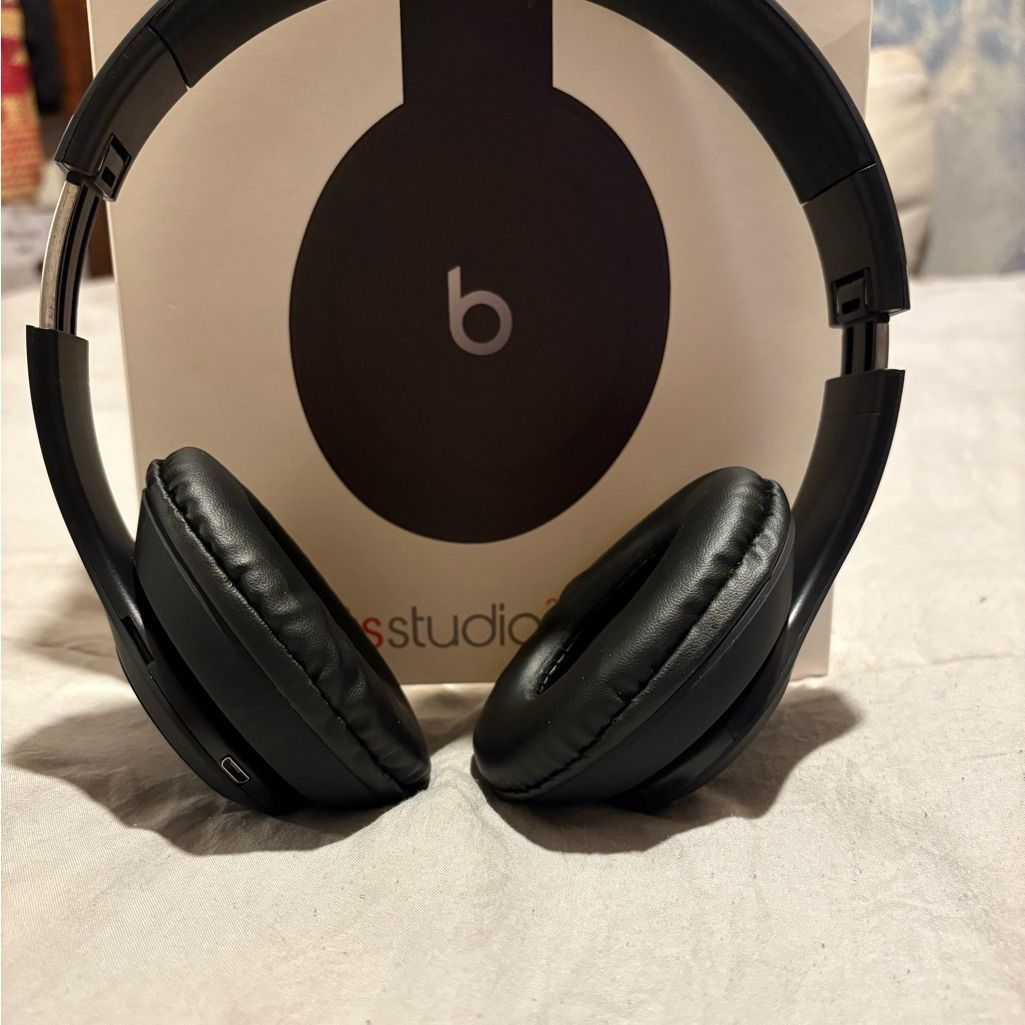 Beats Studio Pro Black