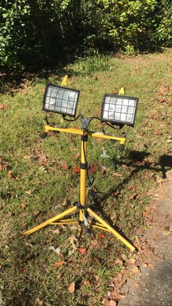 Dual Head Halogen Work Light on Tripod Stand
