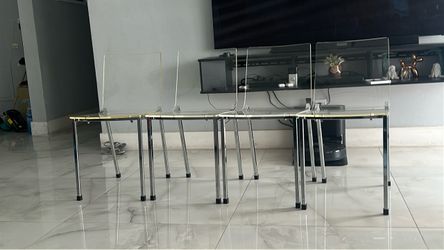 4 sillas transparentes