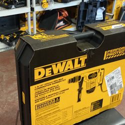 DEWALT 10.5 Amp 1-9/16 in. Corded SDS-MAX Combination Concrete/Masonry Rotary Hammer with SHOCKS and Case