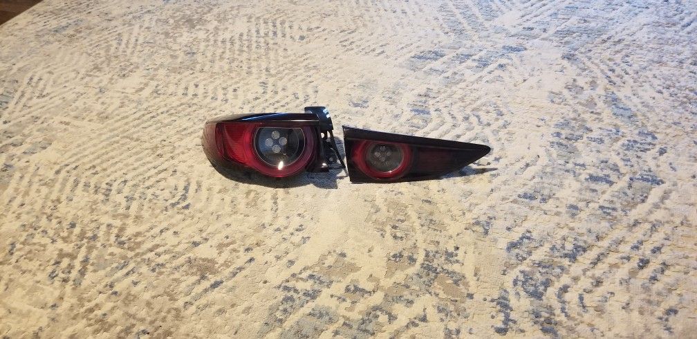 2019-2022 Mazda 3 Hatchback Taillight
