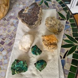 Crysocolla, quartz, micha, agate