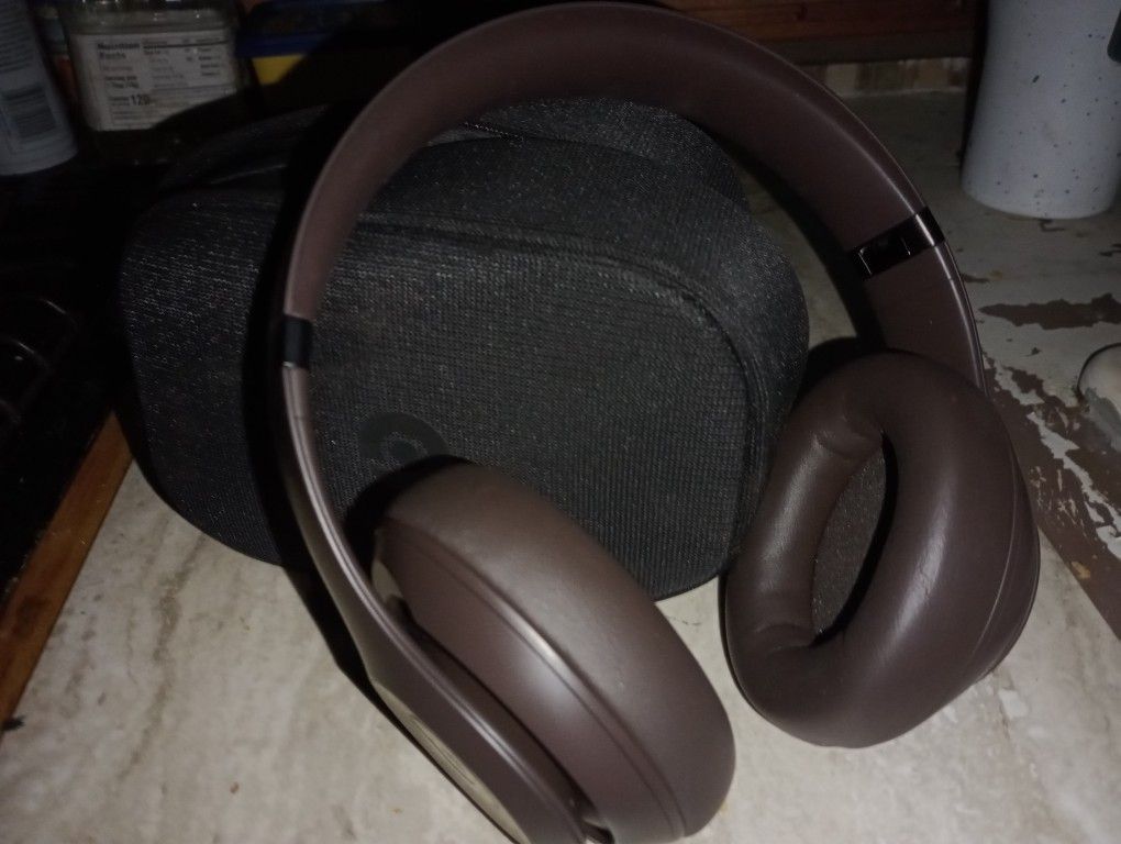 Beats Studio Pro Wireless Headphones — Deep Brown

