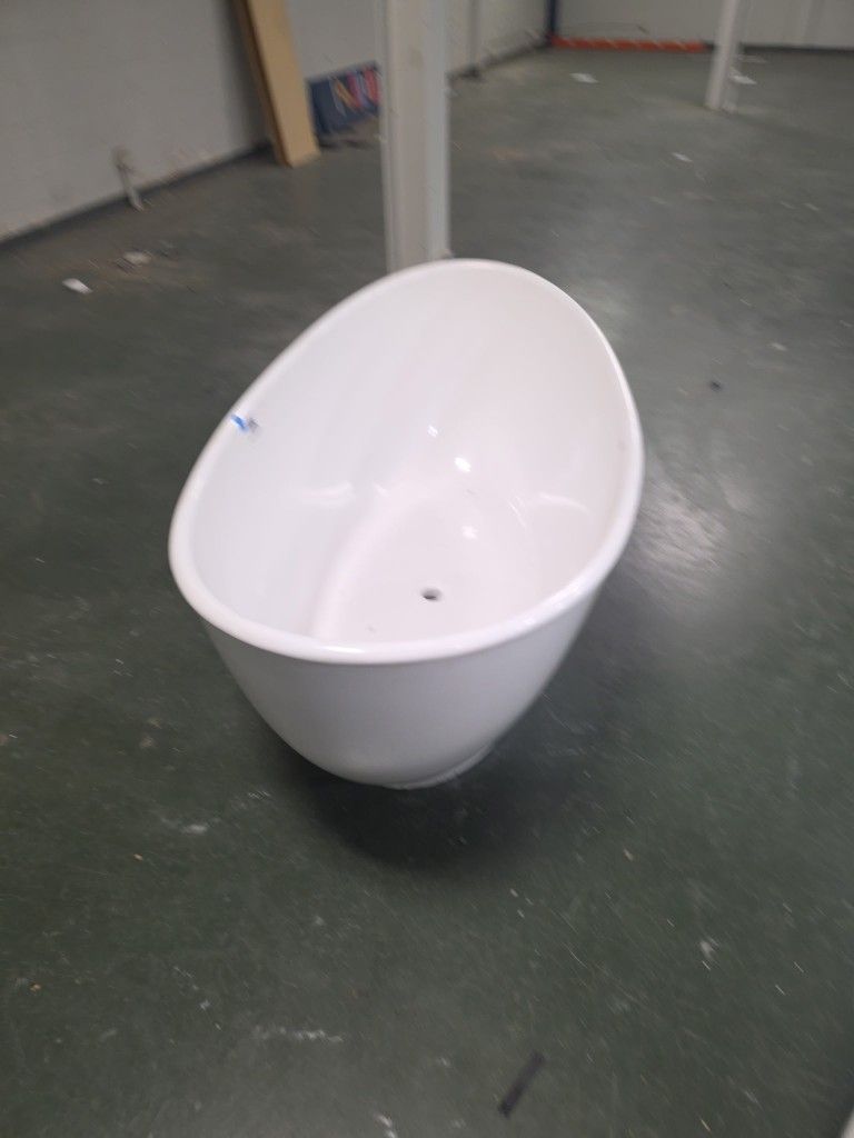 freestanding soaking bathtub