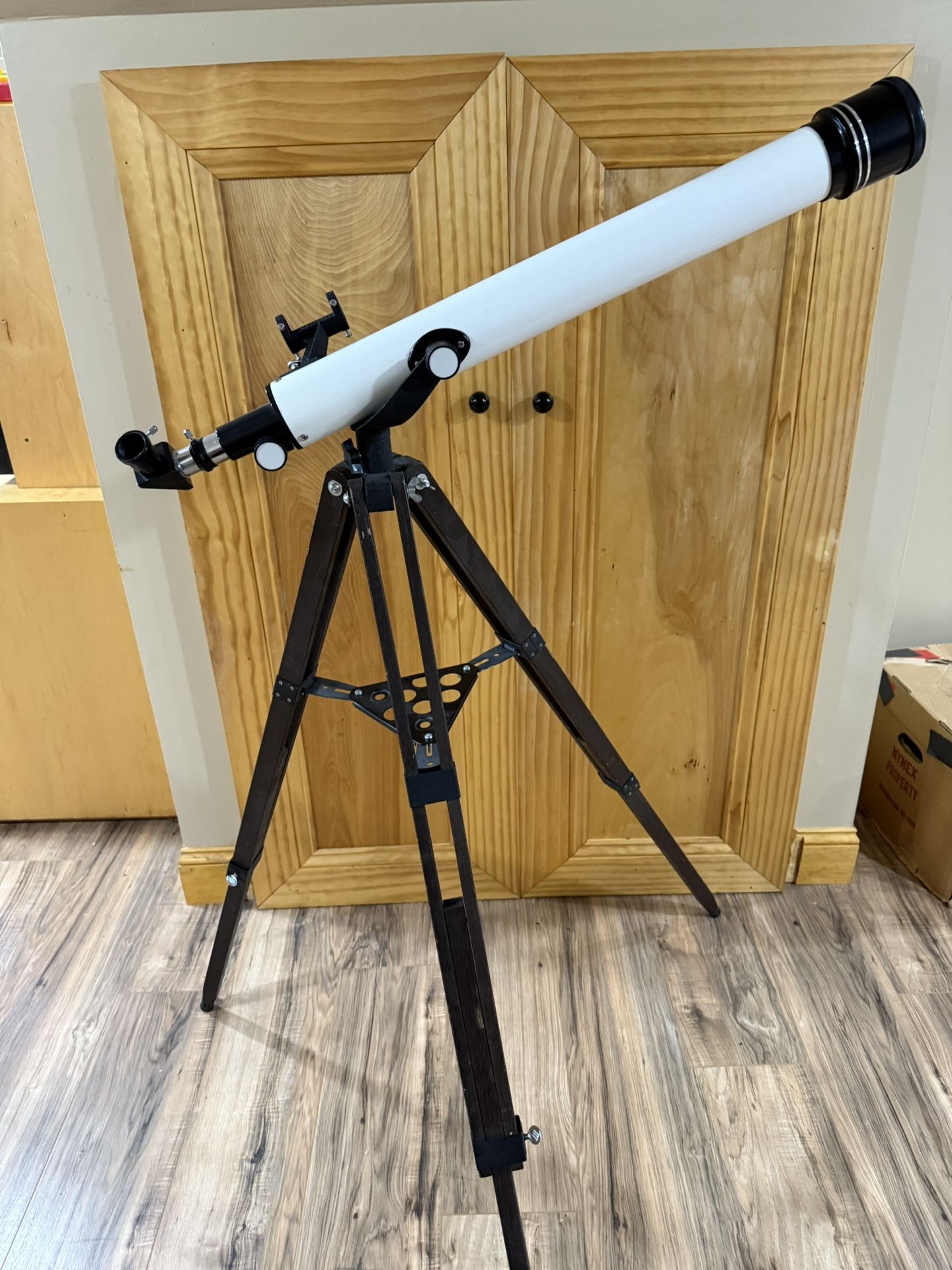 Bushnell Sky Rover 700 X 60mm Telescope