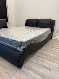 BRAND NEW QUEEN SIZE MODERN PLATFORM BED WITH PLUSH MATTRESS (FREE DELIVERY)