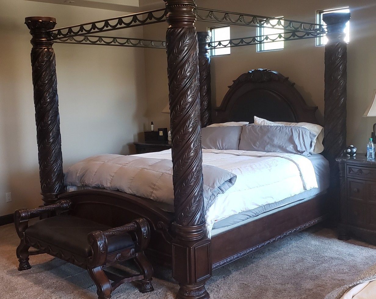 Ashley North Shore Canopy Poster King Bed Bench Bedroom Set for Sale in Peoria, AZ OfferUp