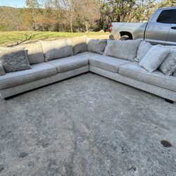 *FREE DELIVERY* Large Cindy Crawford 3 Piece Sectional 