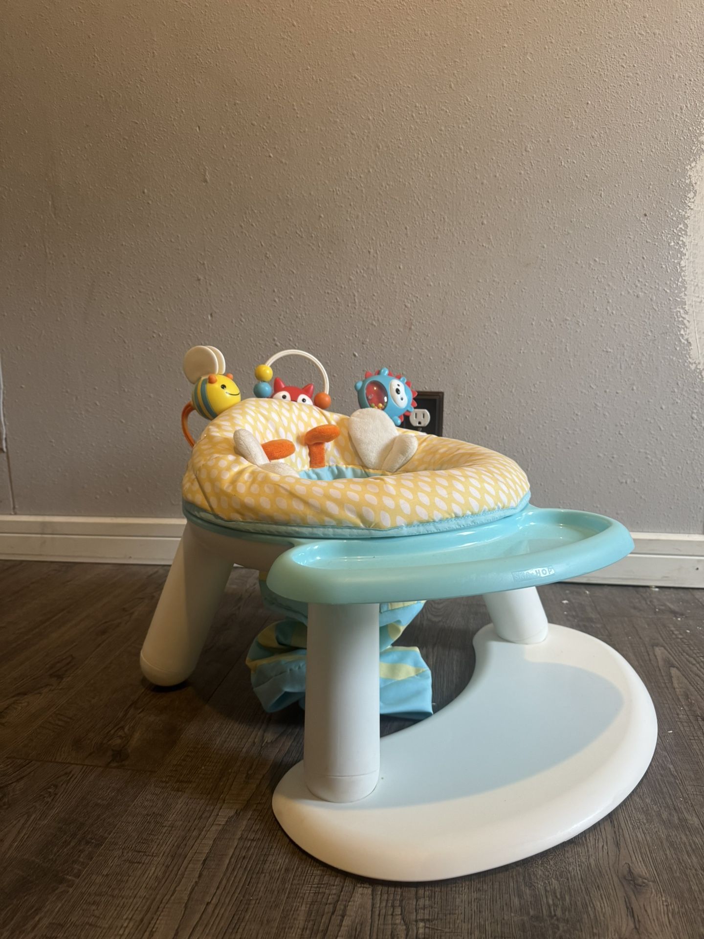 Skip Hop 2-in-1 Activity Floor Seat
