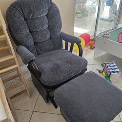 Best Home Furnishings Glider & Ottoman Combo