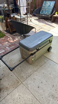Igloo Maxcold Glide 110 Qt Wheeled Cooler with Handle
