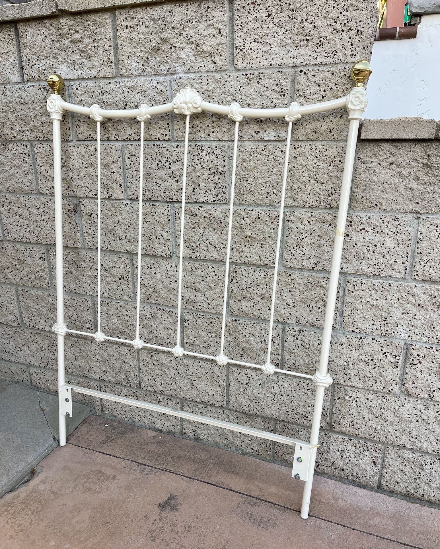 VINTAGE WHITE IRON & BRASS BALL TWIN SIZE BED HEADBOARD VICTORIAN SHABBY CHIC COQUETTE