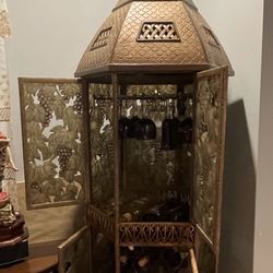 Beautiful Wine Rack For Sale  Great Condition 4 Door  3  Wine Glasses  Hanging Racks    