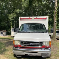 2005 Ford E-450