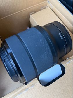Sony FE 28-70mm f/3.5-5.6 OSS lens