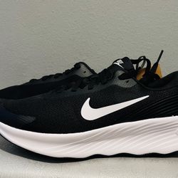 Women’s Nike Promina    Size 9.5