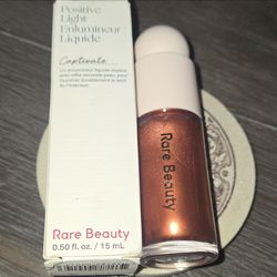 Rare Beauty Positive Light Liquid Highlighter – Captivate