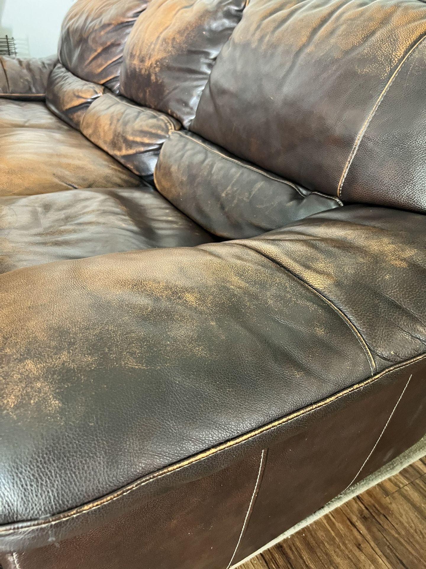 Ridgewin Leather Sofa