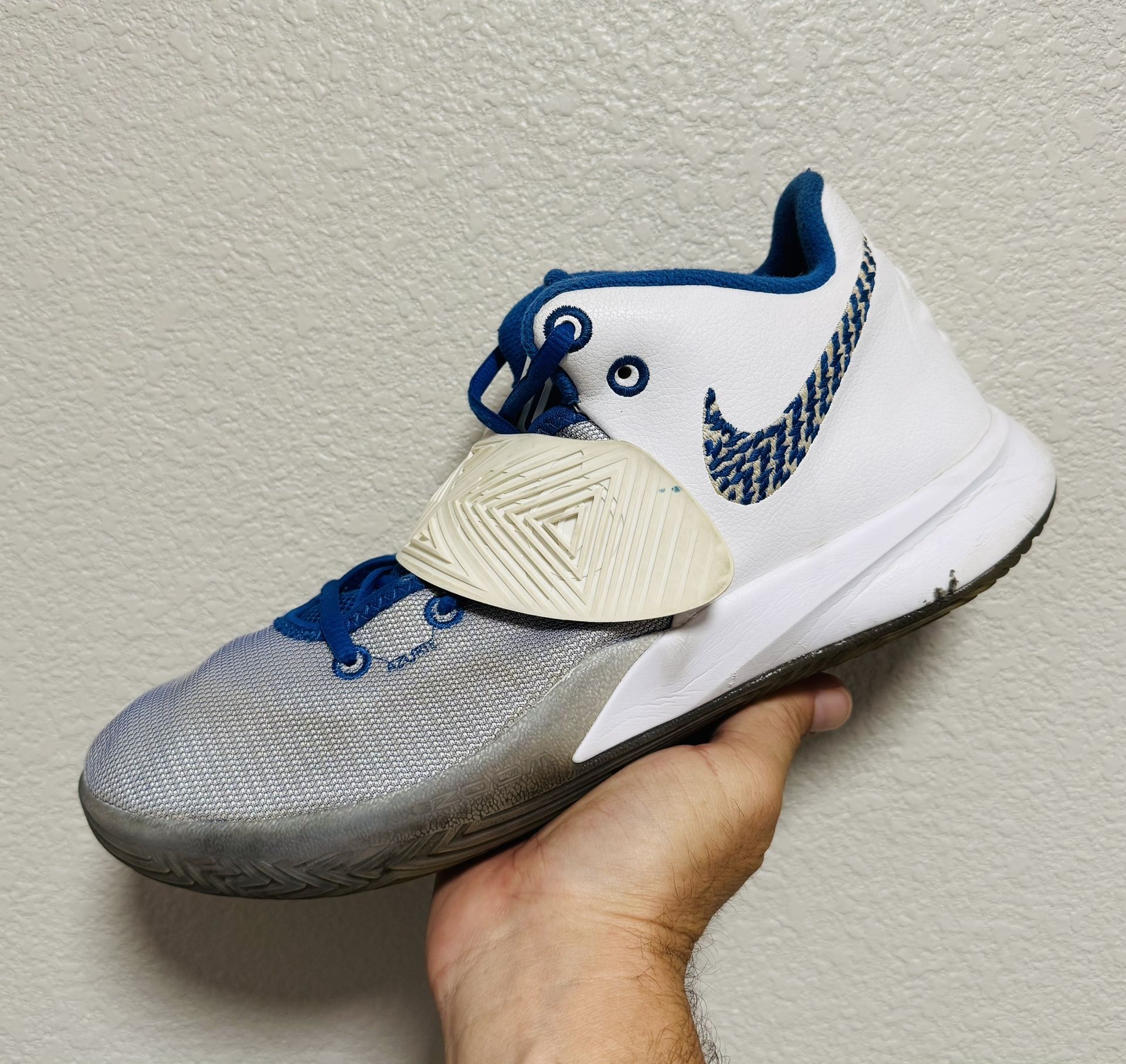 Nike Kyrie Flytrap 'White Varsity Royal' 2020 Sz