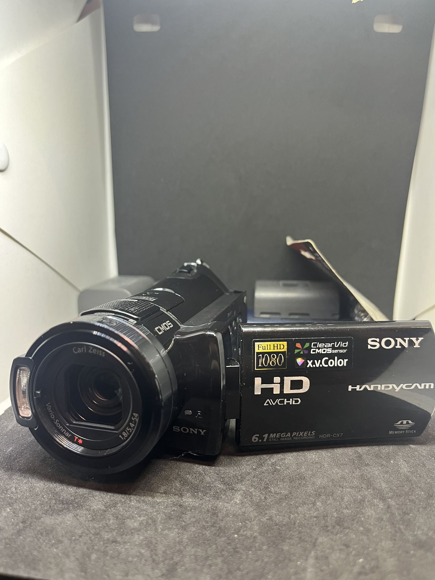 Sony Handycam HDR-CX7EK HD Camcorder Digital Video Camera 6.1MP 20x Zoom