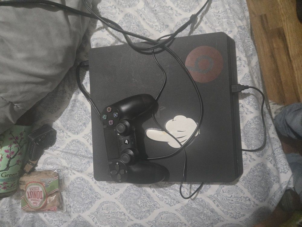 Ps4 Slim With Cintroler And Wires