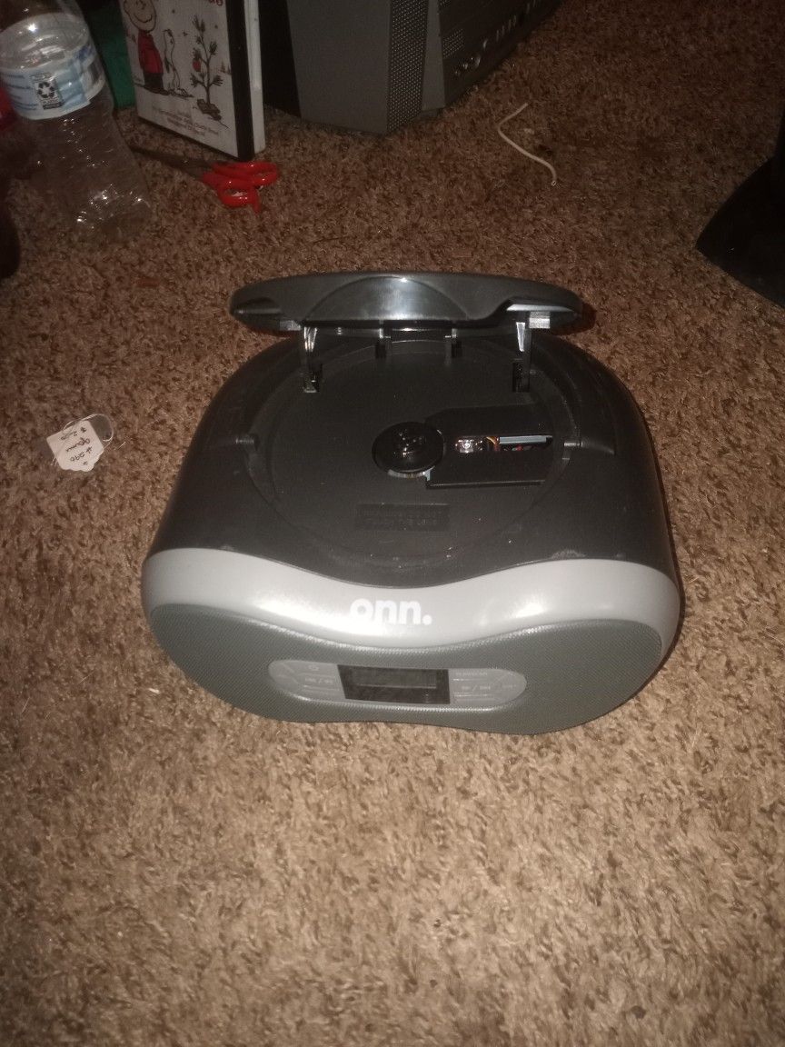 Radio Plus Play CDs Electric Or Battery Operated