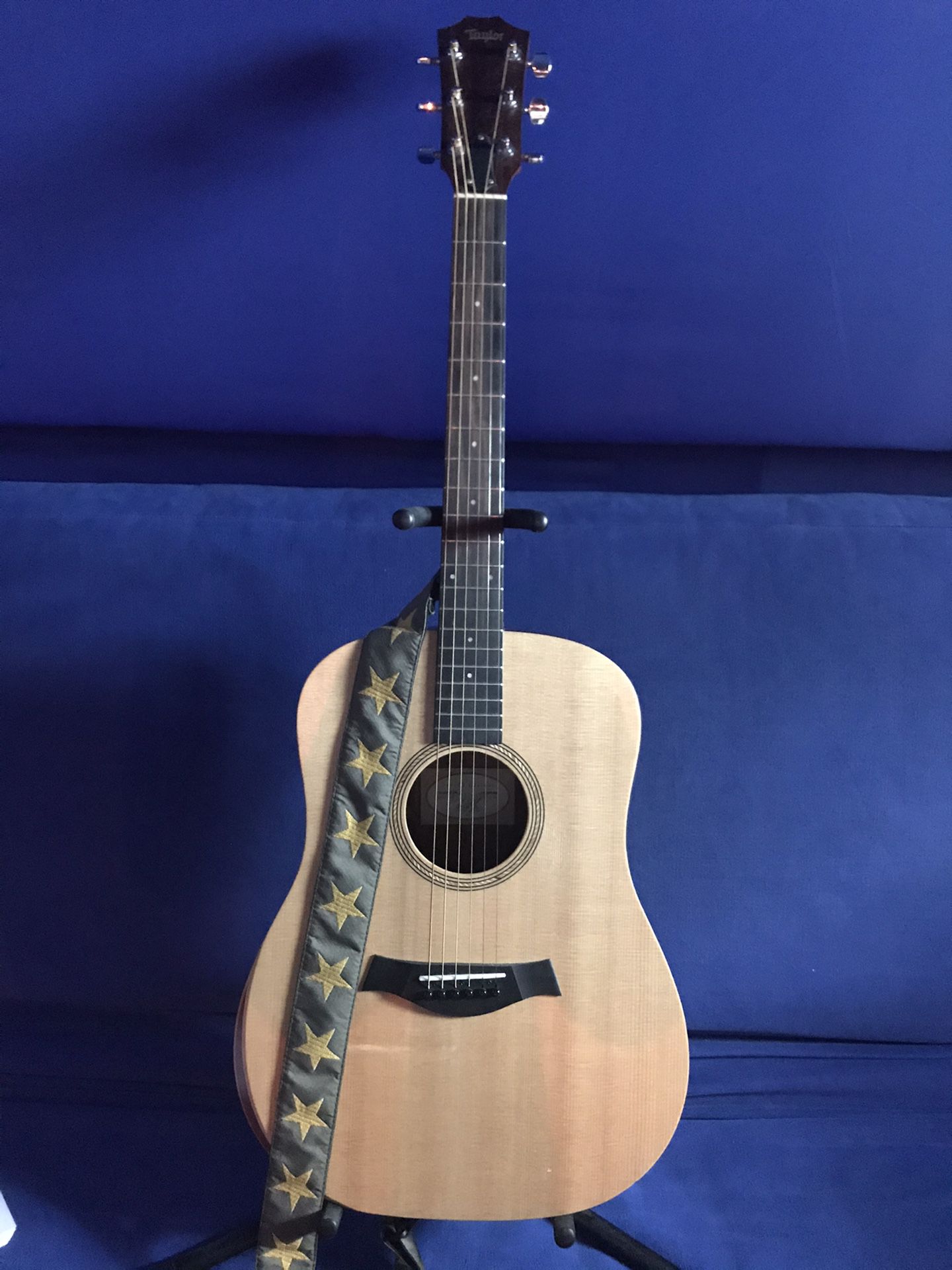 Taylor Guitars Academy 10e Dreadnought Acoustic-Electric Guitar