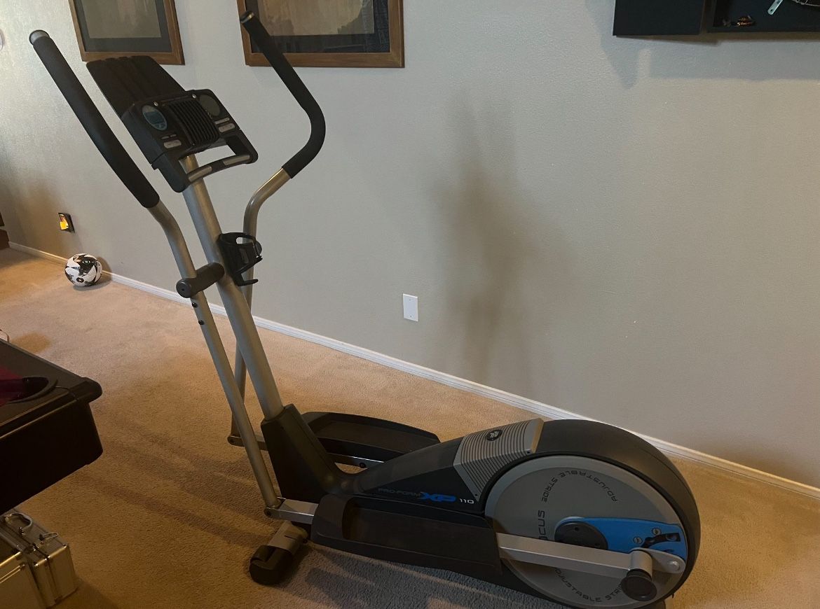 Free- Pro form XP 110 Carb counter Elliptical Machine