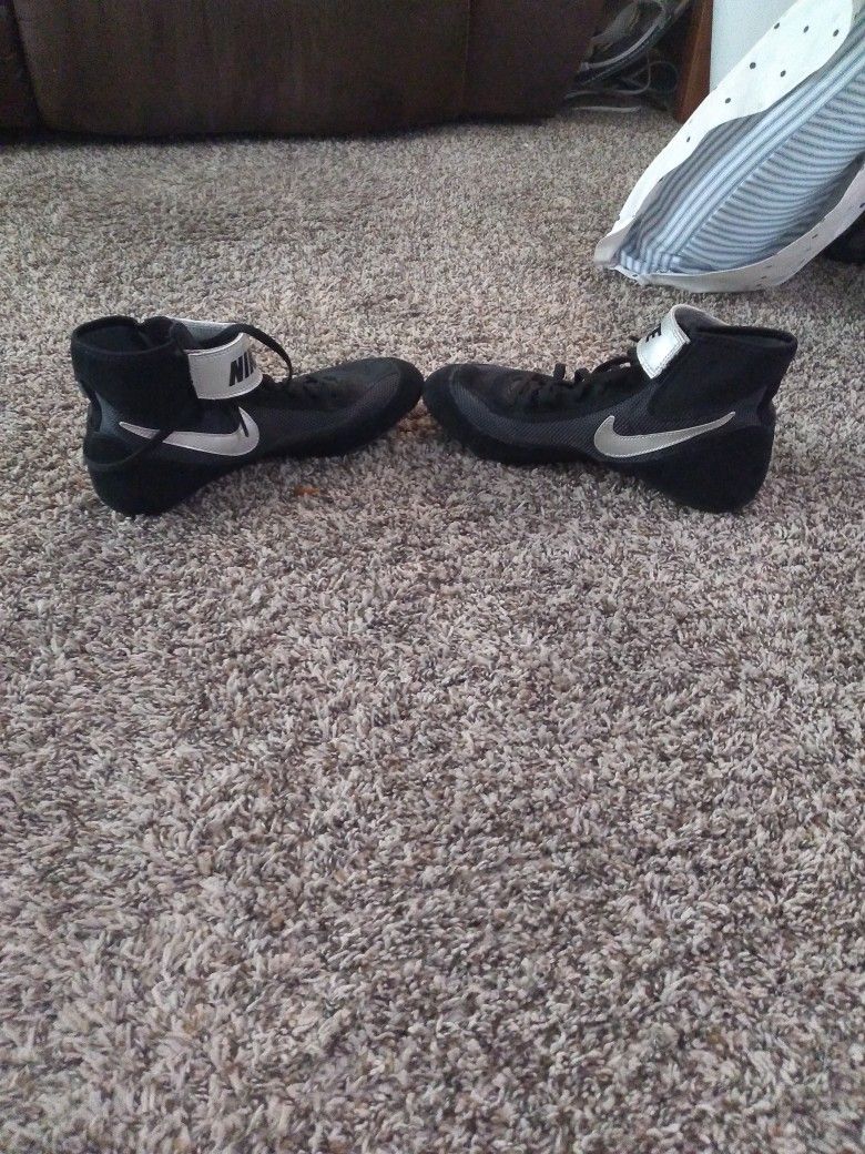 8.5 Wrestling Shoes Nike
