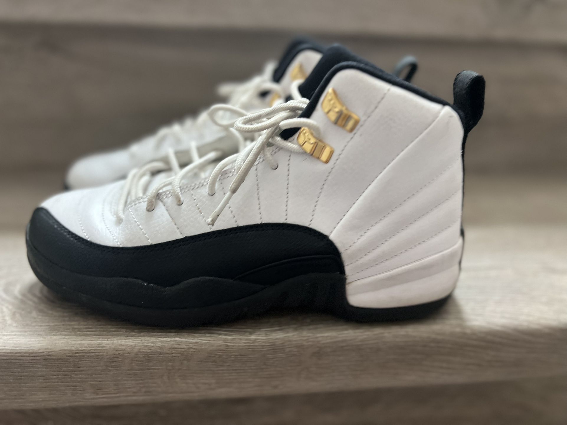 Jordan 12 Retro taxi release 2013 Size 6Y 153265-125