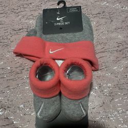 Baby Girl Size 0-6 Months Pink Grey Nike 2 Piece Hat And Socks  Set 