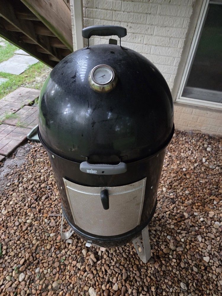 22" Weber Smokey Mountain – Charcoal Smoker + FREE Grill