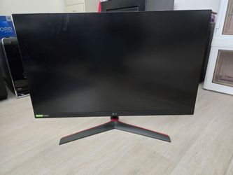 COMPUTER MONITOR 32 INCH (3 Pieces)