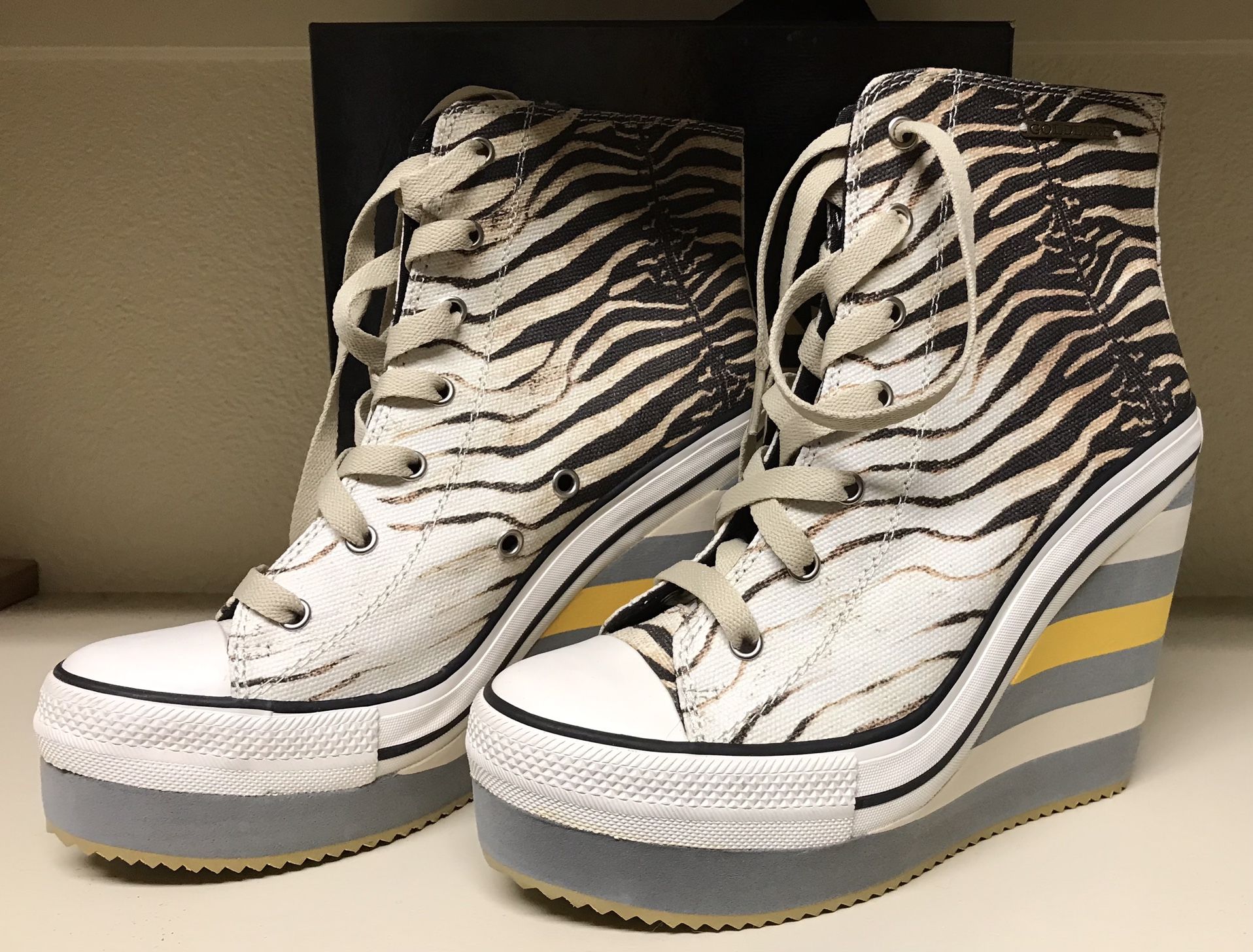 Wedge Tennis Shoe
