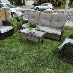 brand new patio set