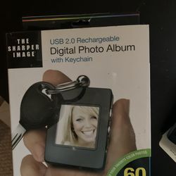 The Sharper Image Digital Photo Album With Keychain 