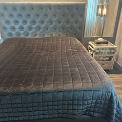 King Bed Headboard & Frame (solid, Ideal For Reupholstering) - Pick Up From Brickell***MATTRESS NOT INCLUDED***