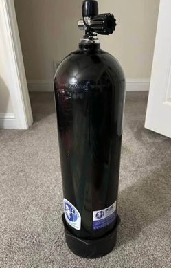 Scuba diving tank