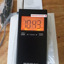 AM/FM/WB RADIO PORTABLE POCKET WITH HEADPHONES 