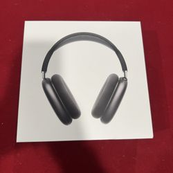 Airpod Maxes Lightning Port Space Gray