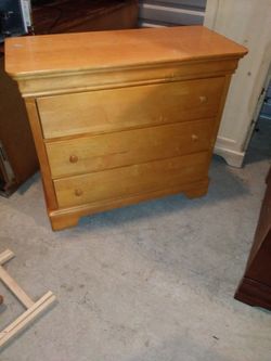 Stanley funiture 3 drawer chest