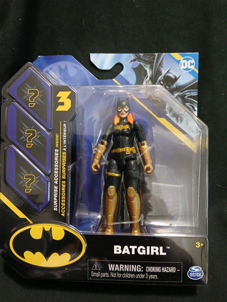 DC Spinmaster BatGirl Action Figure With 3 Surprise Accessories New 