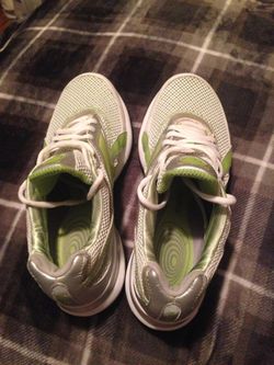 REEBOK EASY TONE SIZE 7.5 Women's Sneakers