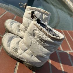 Women’s The North Face Snow Boots Size 5