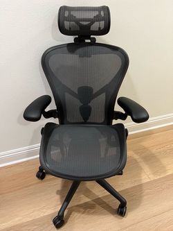 Herman Miller Aeron Remastered Fully Loaded – Excellent Condition + Headrest