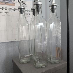 Oil and sauce dispenserw