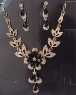 Luxury Gold and Black Necklace