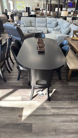 Rowanbeck Dining Table And 6 Chairs 